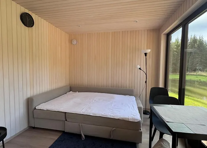 Semesterbostad Puhkemaja Metsa Sees