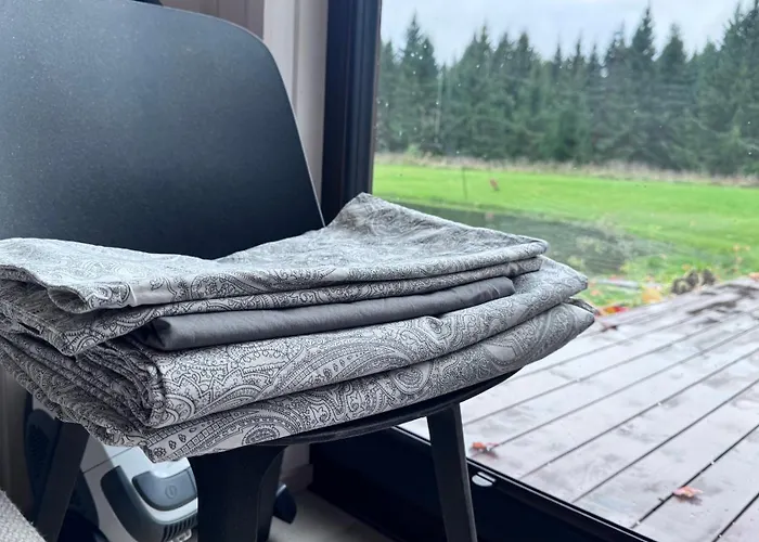 Semesterbostad Puhkemaja Metsa Sees *